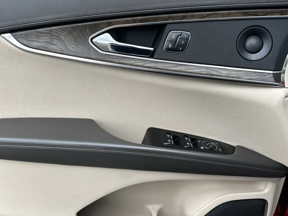2020 Lincoln Nautilus - Image 11 of 12