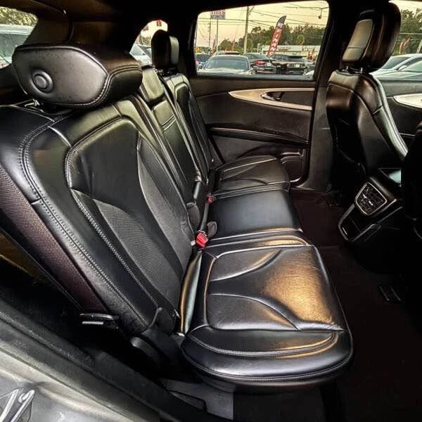 2020 Lincoln Nautilus - Image 8 of 17