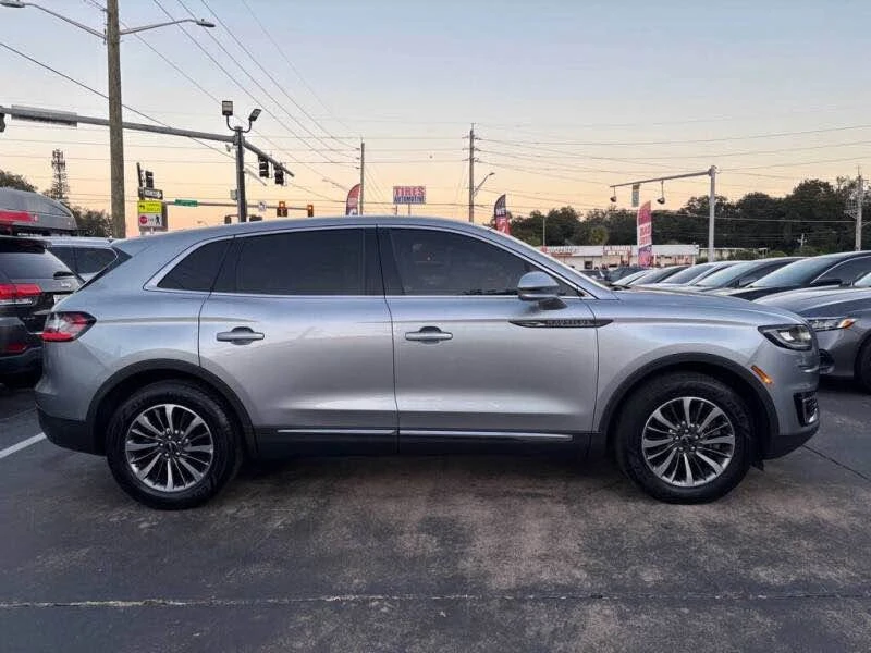 2020 Lincoln Nautilus - Image 16 of 17