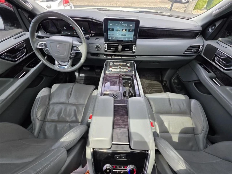 2020 Lincoln Navigator 4th Gen - Image 12 of 23