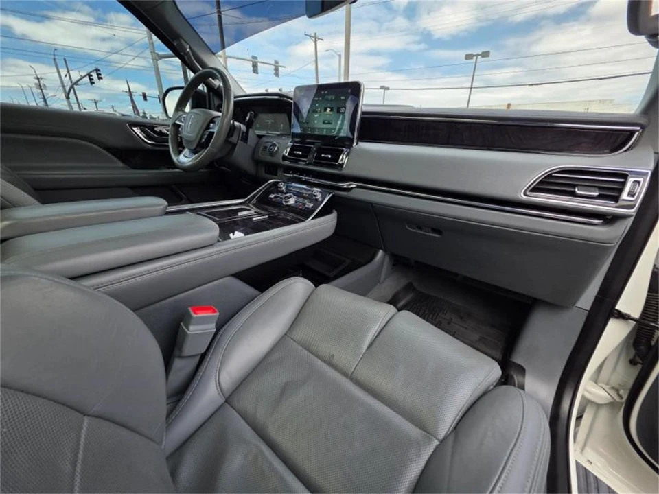2020 Lincoln Navigator 4th Gen - Image 15 of 23