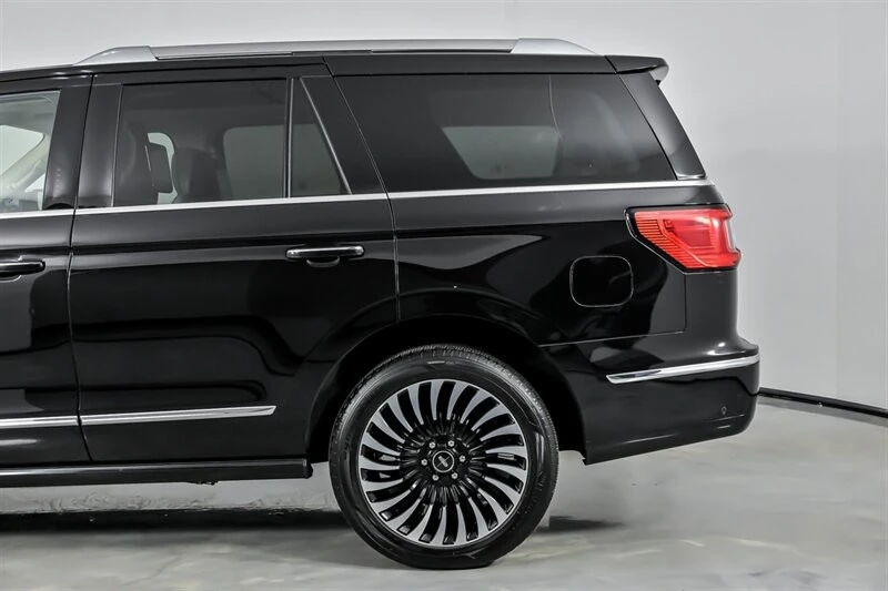 2020 Lincoln Navigator 4th Gen - Image 9 of 21