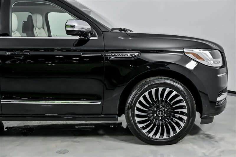 2020 Lincoln Navigator 4th Gen - Image 15 of 21