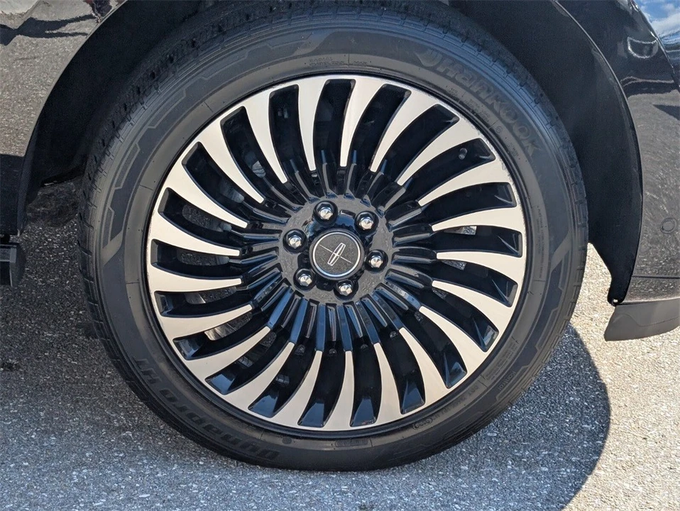 2020 Lincoln Navigator 4th Gen - Image 9 of 12