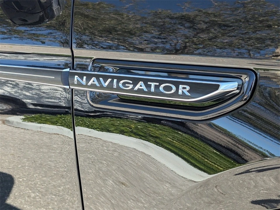 2020 Lincoln Navigator 4th Gen - Image 10 of 12
