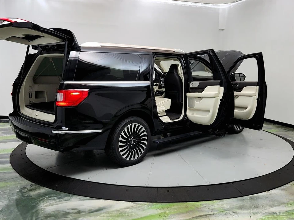 2020 Lincoln Navigator 4th Gen - Image 11 of 12