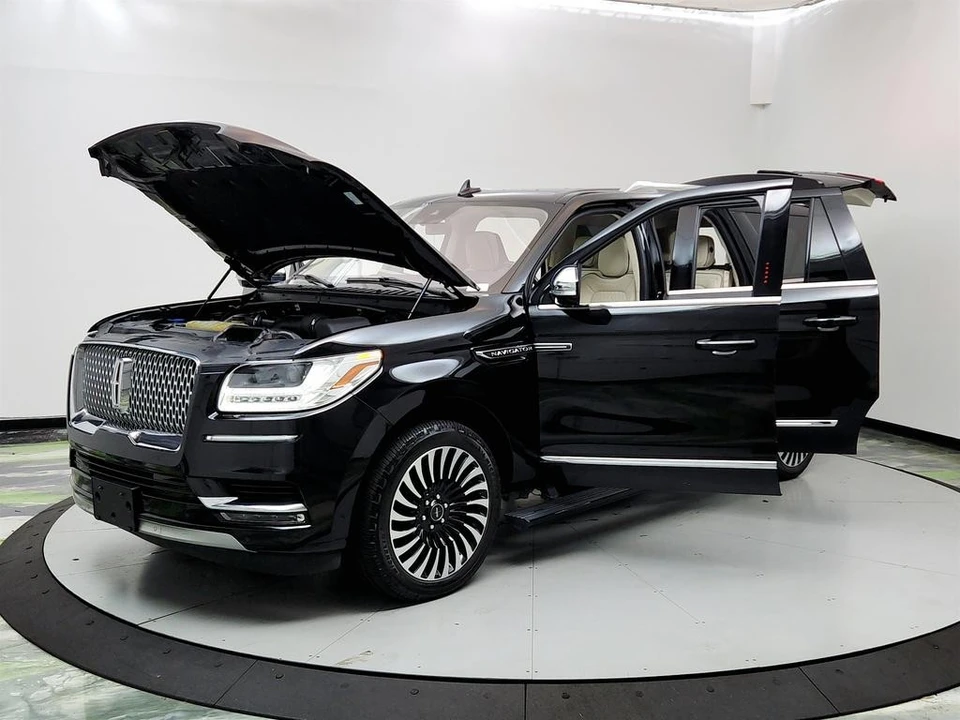 2020 Lincoln Navigator 4th Gen - Image 9 of 12