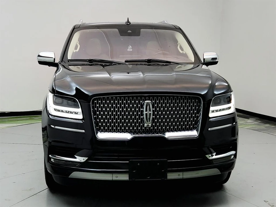 2020 Lincoln Navigator 4th Gen - Image 2 of 12