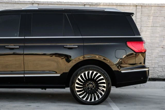 2020 Lincoln Navigator 4th Gen - Image 12 of 21