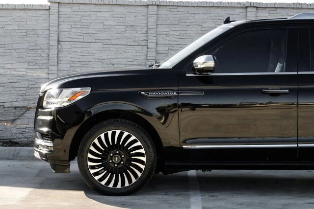 2020 Lincoln Navigator 4th Gen - Image 11 of 21