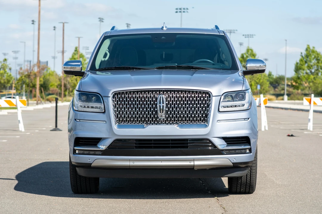 2020 Lincoln Navigator 4th Gen - Image 2 of 31