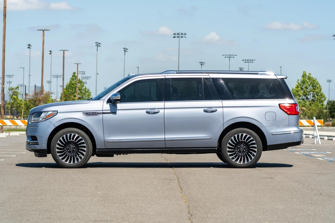 2020 Lincoln Navigator 4th Gen - Image 3 of 31