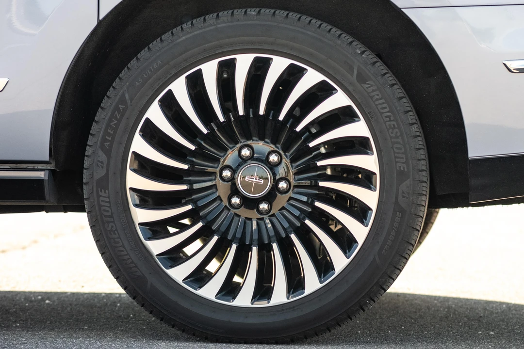 2020 Lincoln Navigator 4th Gen - Image 29 of 31