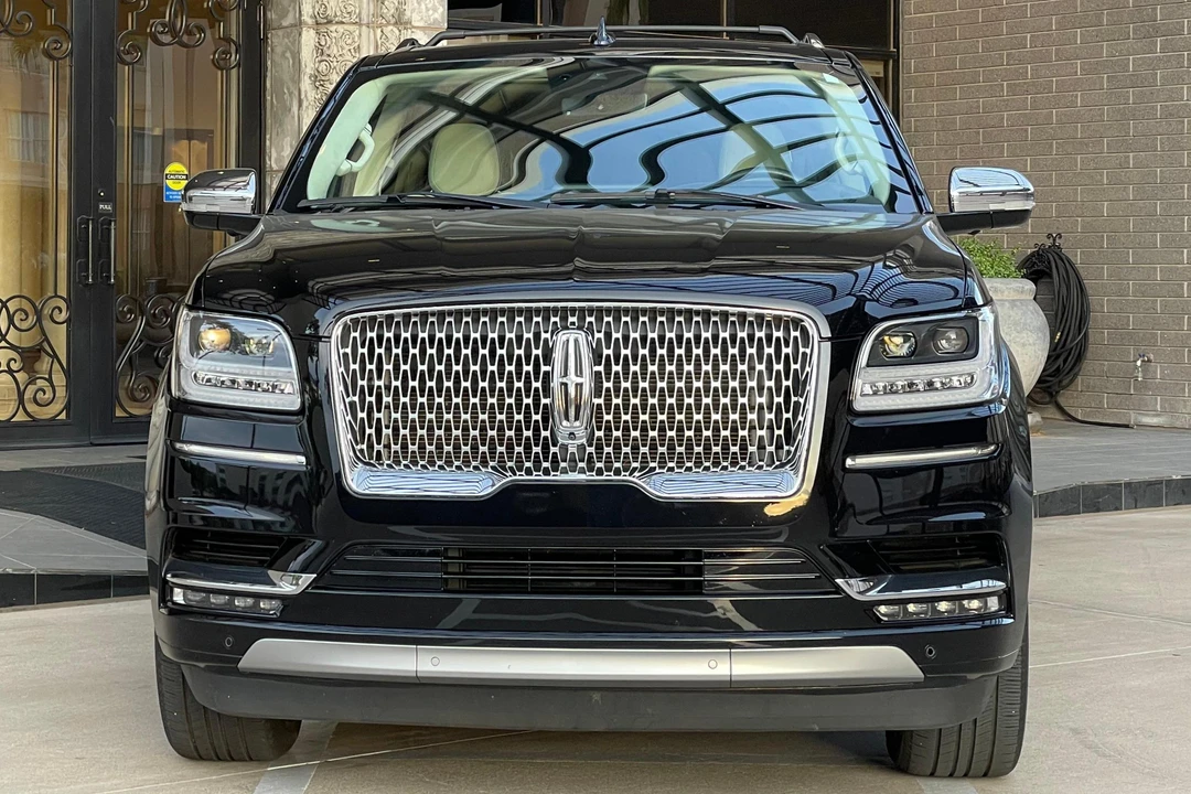 2020 Lincoln Navigator 4th Gen - Image 2 of 31