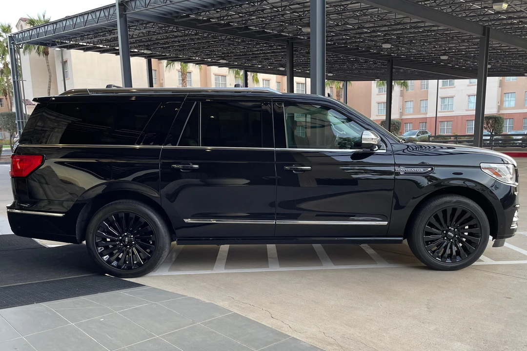 2020 Lincoln Navigator 4th Gen - Image 3 of 31