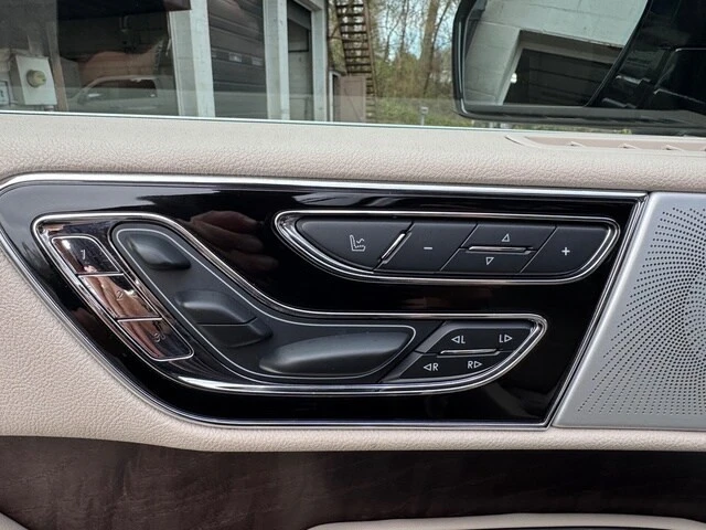 2020 Lincoln Navigator 4th Gen - Image 13 of 21