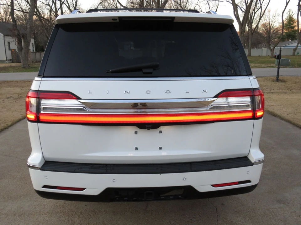 2020 Lincoln Navigator 4th Gen - Image 11 of 12