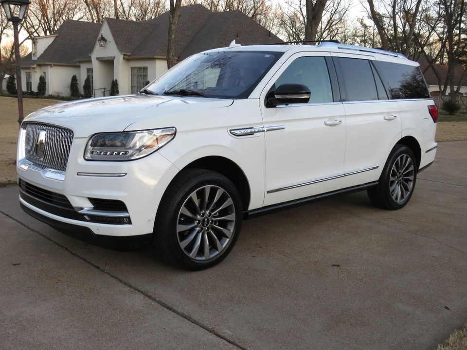 2020 Lincoln Navigator 4th Gen - Image 2 of 12