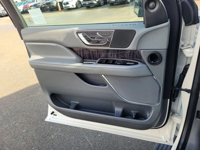 2020 Lincoln Navigator 4th Gen - Image 16 of 27