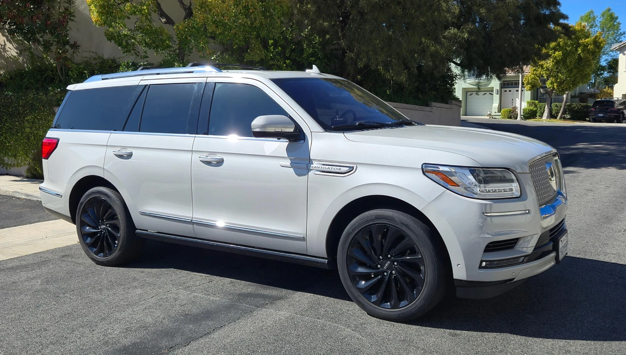 2020 Lincoln Navigator 4th Gen - Image 23 of 31