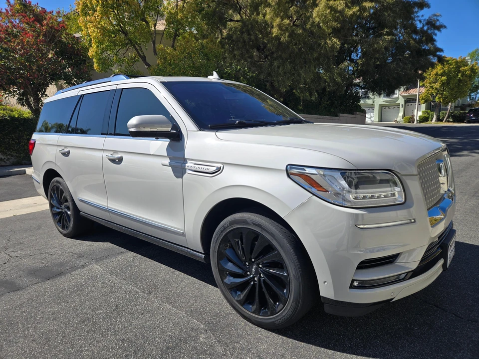 2020 Lincoln Navigator 4th Gen - Image 24 of 31