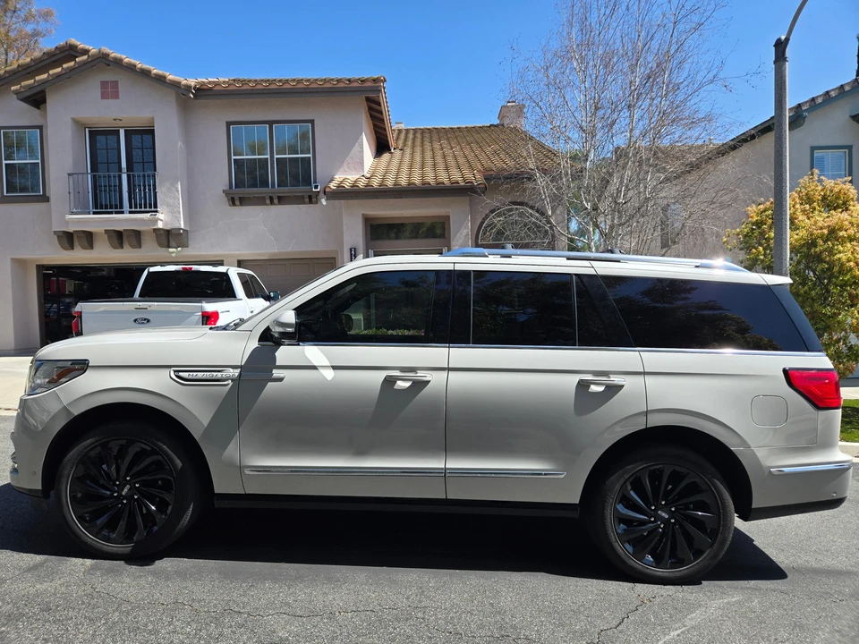 2020 Lincoln Navigator 4th Gen - Image 10 of 31