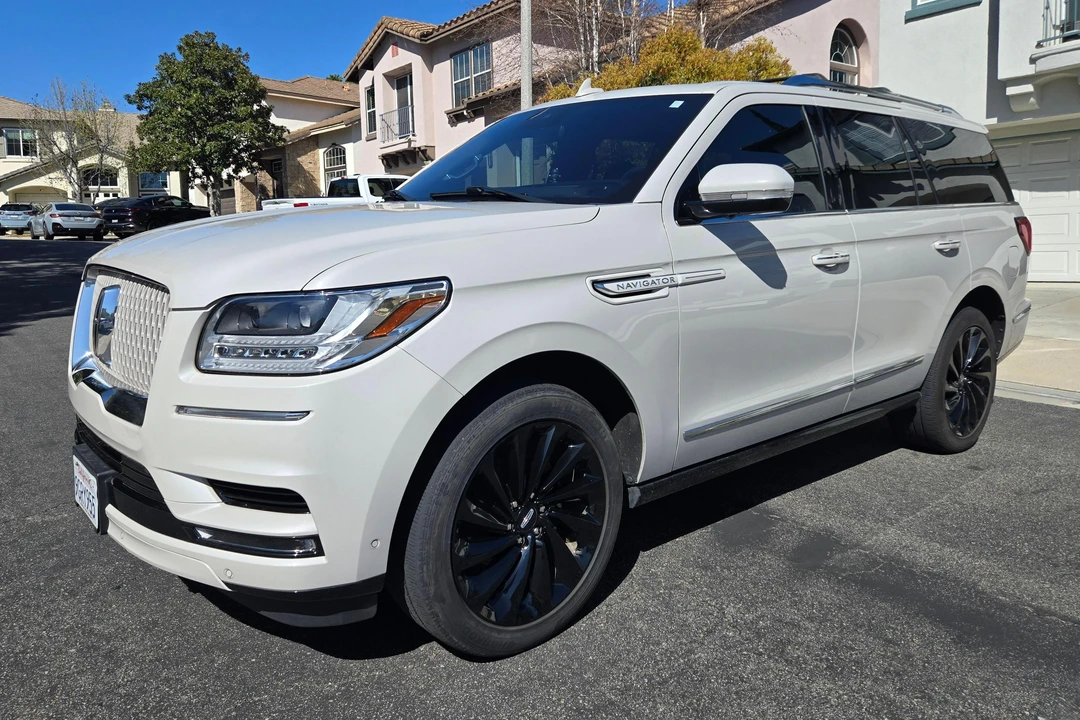 2020 Lincoln Navigator 4th Gen - Image 3 of 31