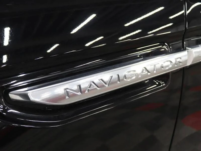 2020 Lincoln Navigator 4th Gen - Image 9 of 12