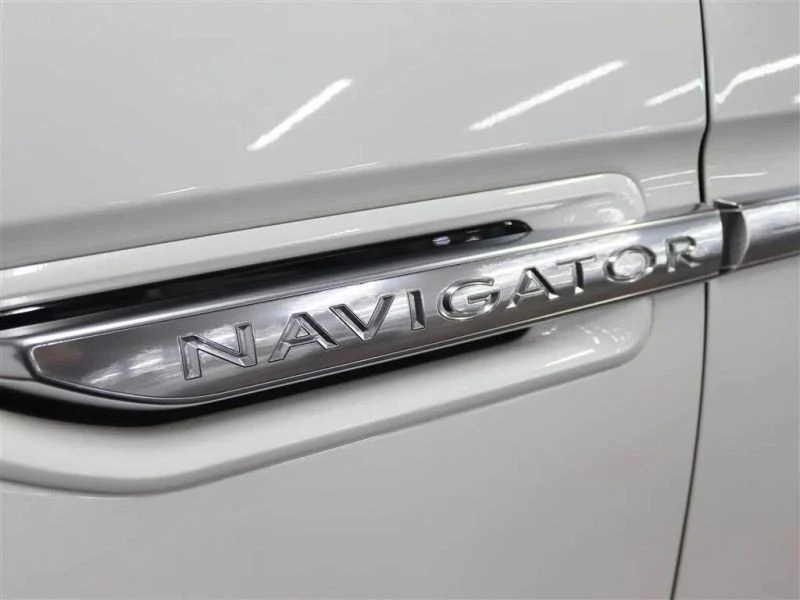 2020 Lincoln Navigator 4th Gen - Image 8 of 12