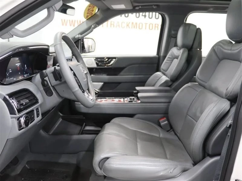 2020 Lincoln Navigator 4th Gen - Image 10 of 12