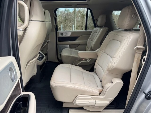 2020 Lincoln Navigator 4th Gen - Image 16 of 21