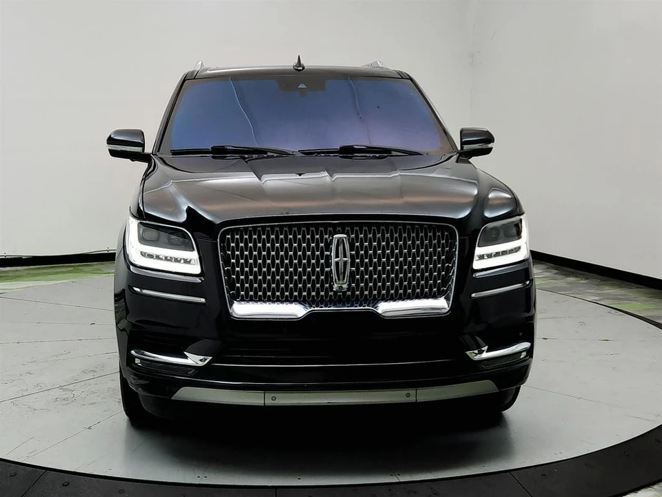 2020 Lincoln Navigator 4th Gen - Image 2 of 31