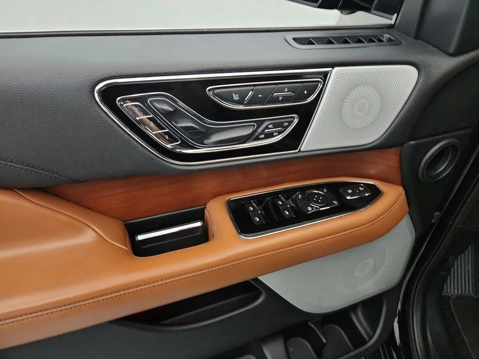 2020 Lincoln Navigator 4th Gen - Image 23 of 31