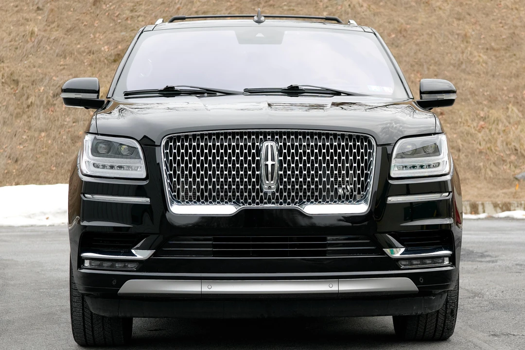 2020 Lincoln Navigator 4th Gen - Image 2 of 31