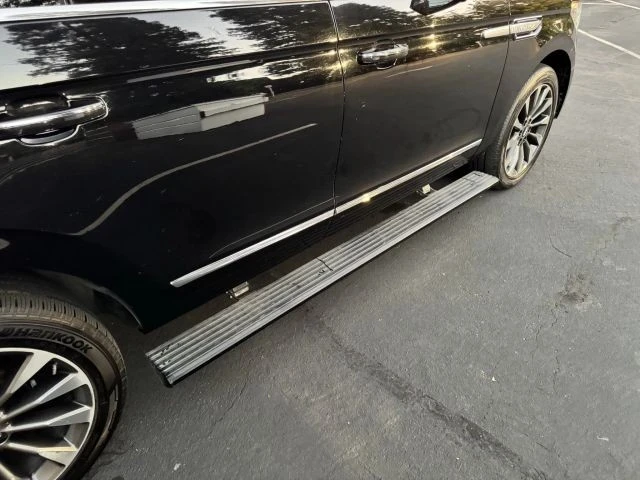2020 Lincoln Navigator 4th Gen - Image 10 of 21