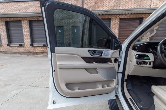 2020 Lincoln Navigator 4th Gen - Image 16 of 21