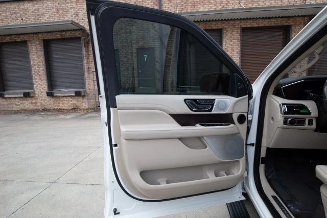 2020 Lincoln Navigator 4th Gen - Image 15 of 21
