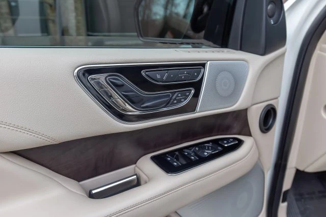 2020 Lincoln Navigator 4th Gen - Image 17 of 21