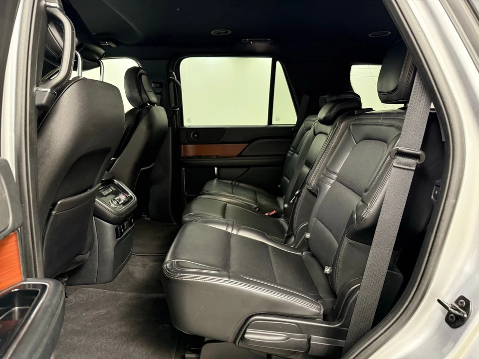 2020 Lincoln Navigator 4th Gen - Image 18 of 21