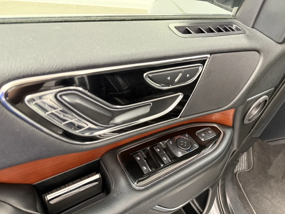 2020 Lincoln Navigator 4th Gen - Image 9 of 12