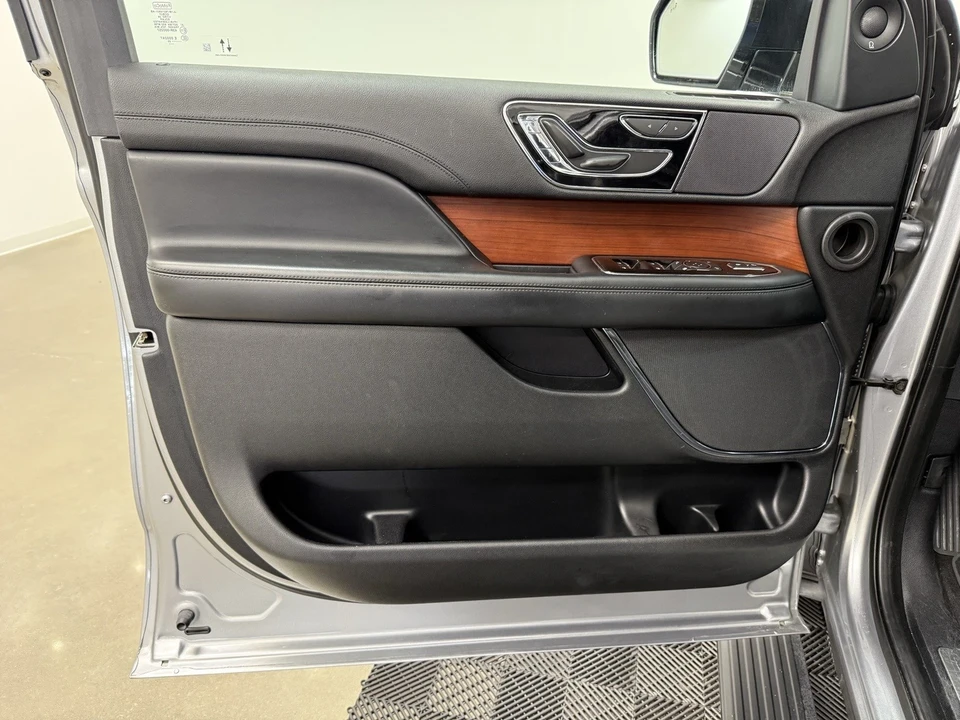 2020 Lincoln Navigator 4th Gen - Image 8 of 12