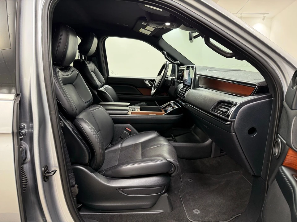 2020 Lincoln Navigator 4th Gen - Image 14 of 21