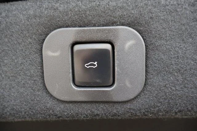 2020 Lincoln Continental 10th Gen - Image 10 of 13