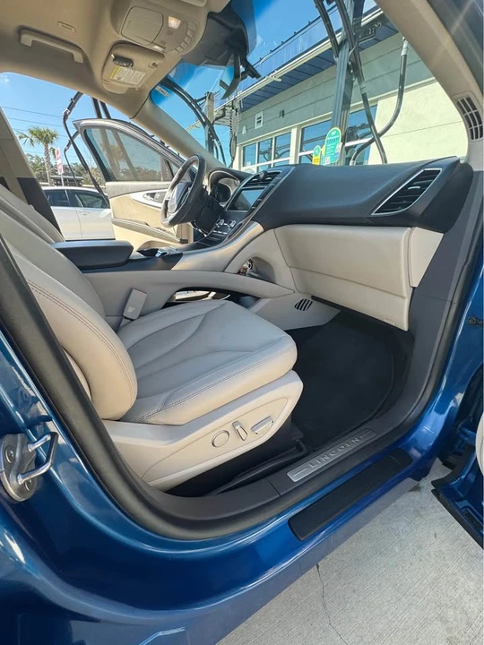 2020 Lincoln Nautilus - Image 2 of 8
