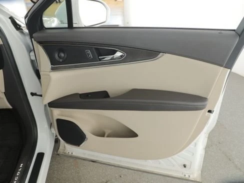 2020 Lincoln Nautilus - Image 12 of 19