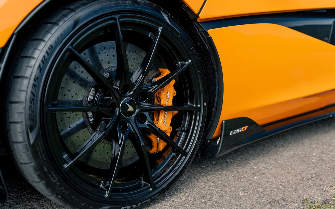 2020 McLaren 600LT Spider - Image 17 of 31