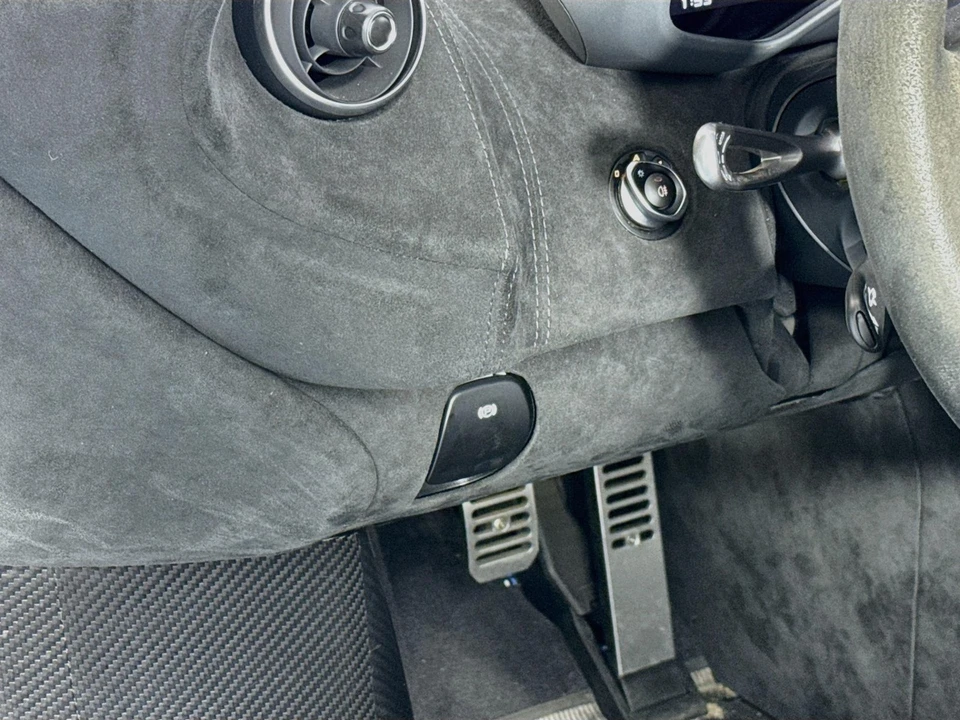 2020 McLaren 620R - Image 10 of 31