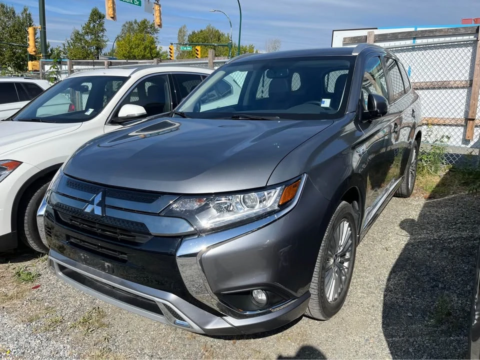 2020 Mitsubishi Outlander - Image 2 of 7
