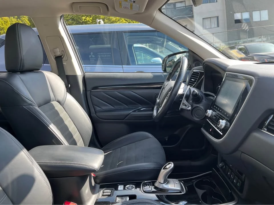 2020 Mitsubishi Outlander - Image 5 of 7