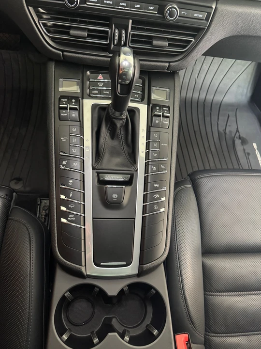 2020 Porsche Macan GTS - Image 8 of 16